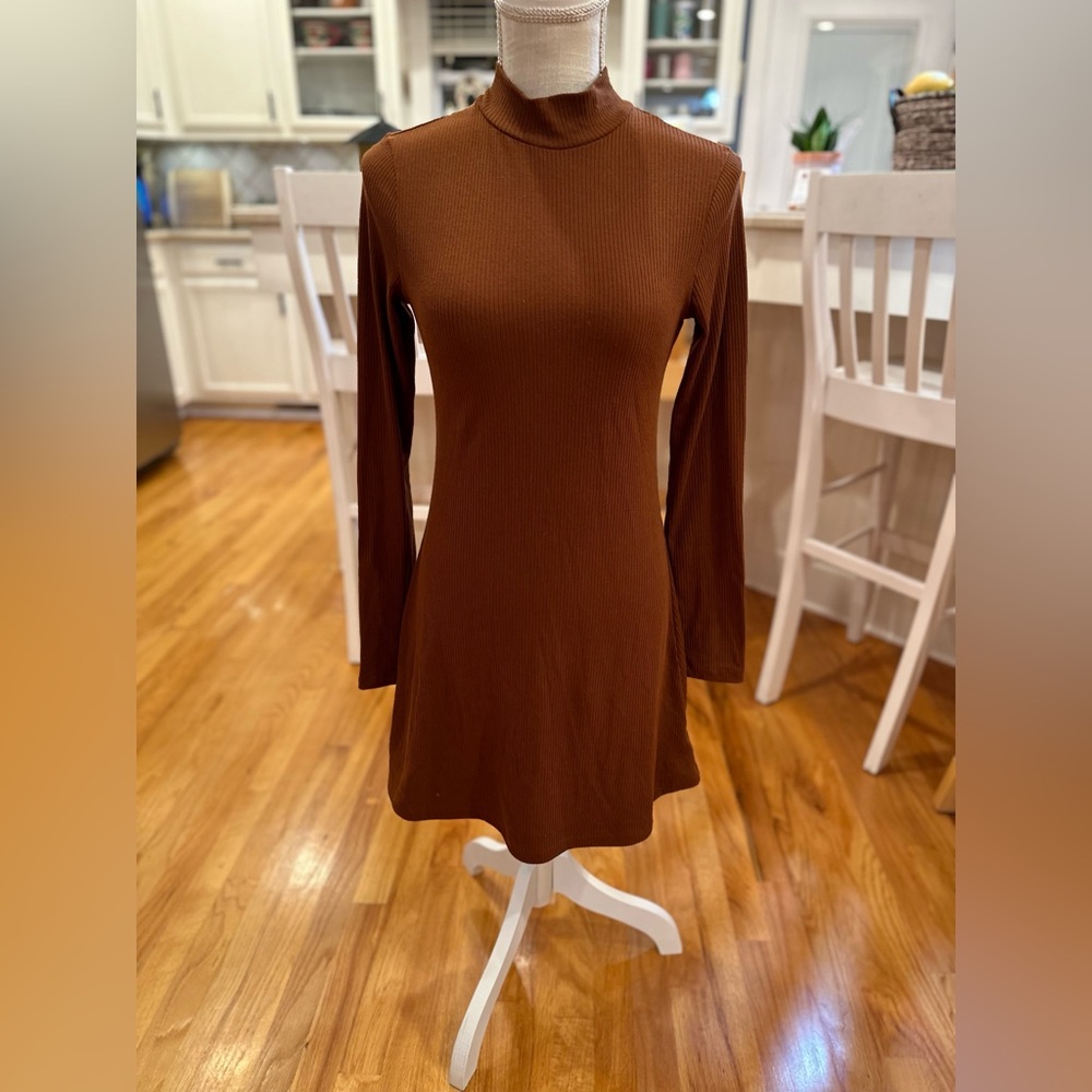 💜 5 for $25 or 3 for $18 Altar’d State brown turtleneck long sleeve dress